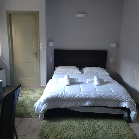 Central Studio - Fully Equiped. Ideal For Couples Patras Bagian luar foto