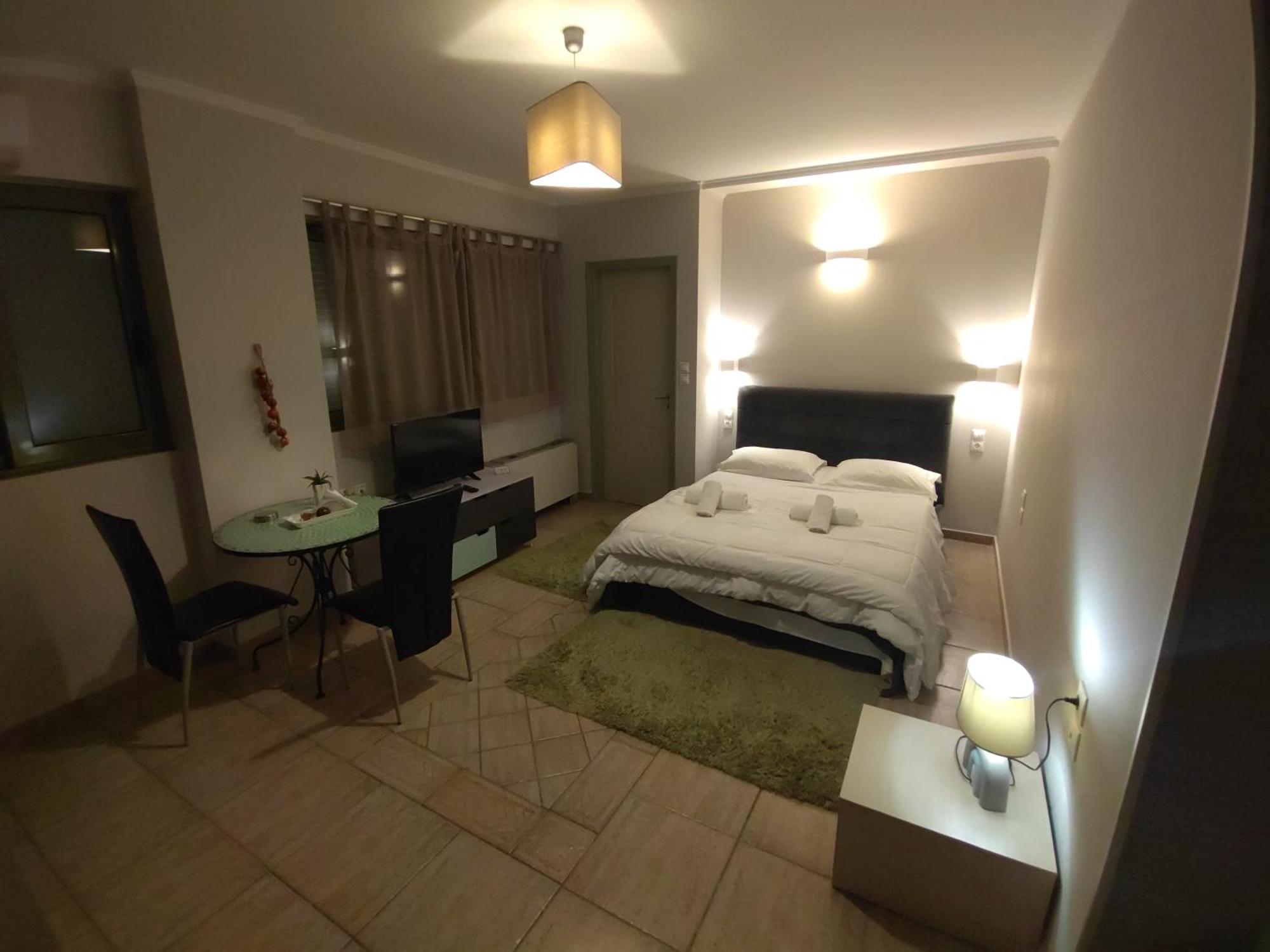Central Studio - Fully Equiped. Ideal For Couples Patras Bagian luar foto