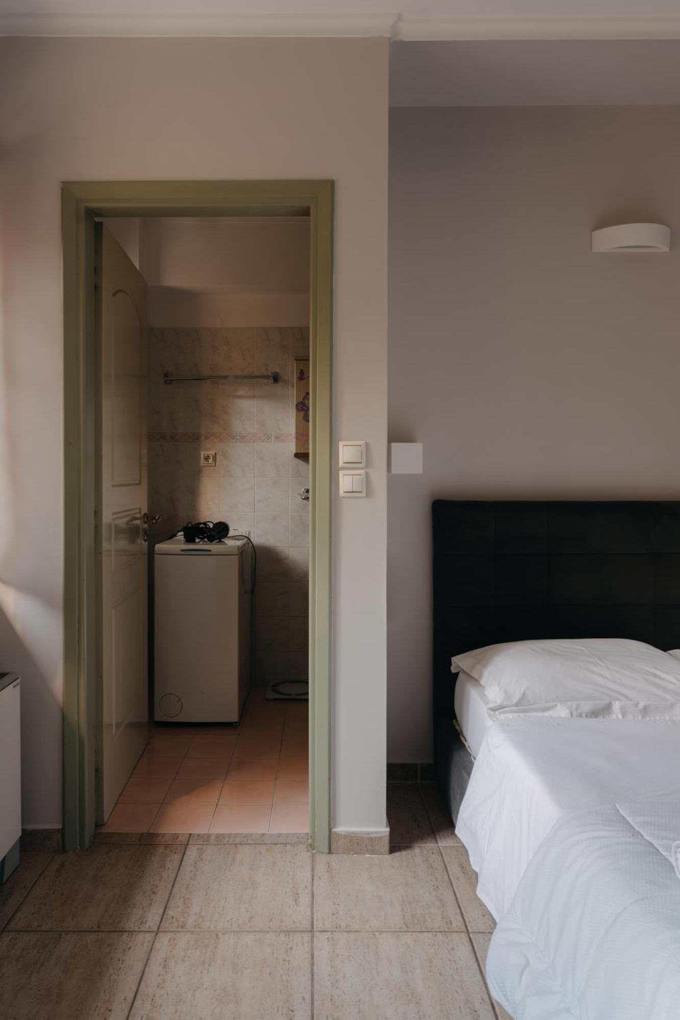 Central Studio - Fully Equiped. Ideal For Couples Patras Bagian luar foto