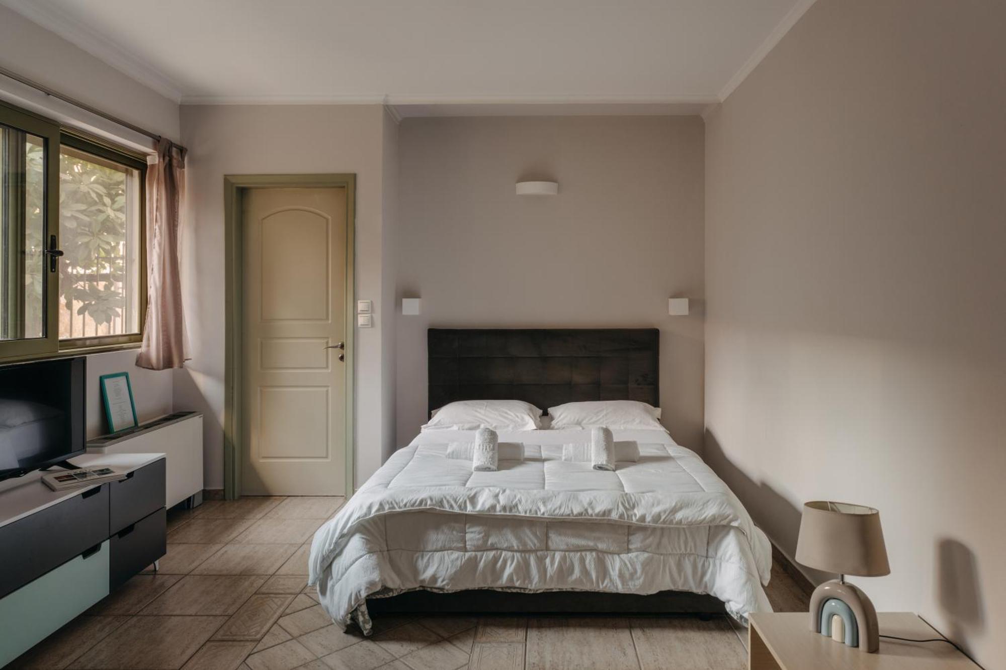 Central Studio - Fully Equiped. Ideal For Couples Patras Bagian luar foto