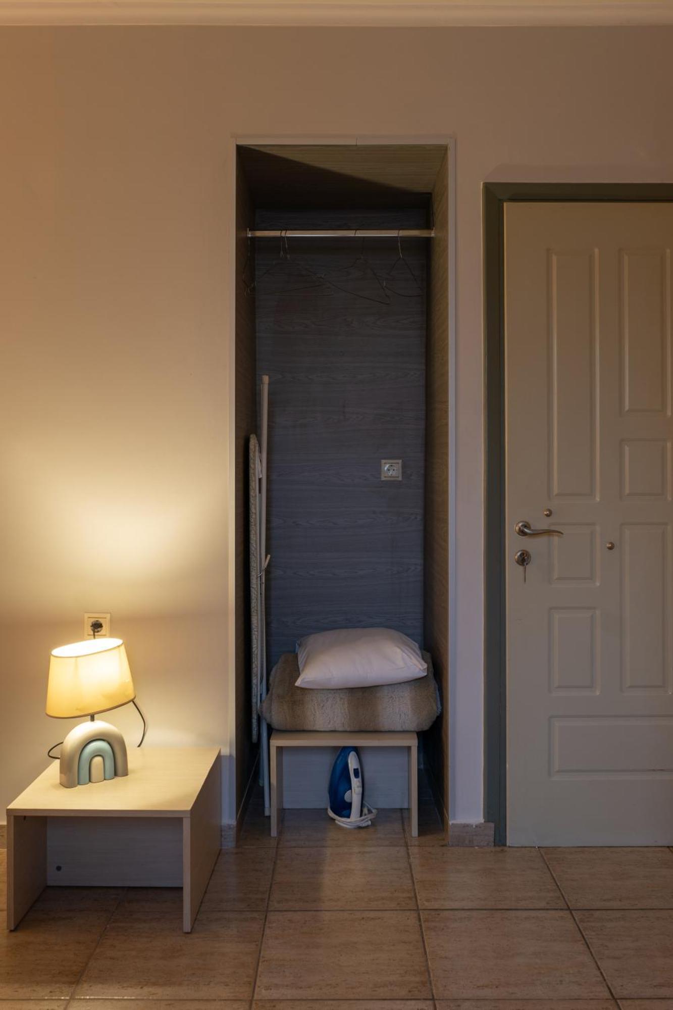 Central Studio - Fully Equiped. Ideal For Couples Patras Bagian luar foto