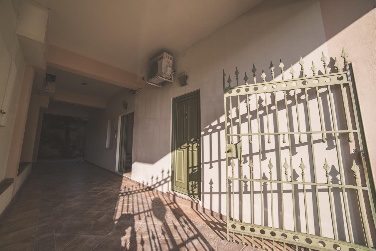 Central Studio - Fully Equiped. Ideal For Couples Patras Bagian luar foto